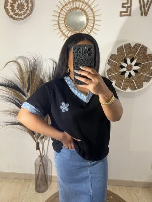 T-shirt col en V et bords en jean
