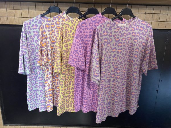 T-shirt coloré à motifs léopard