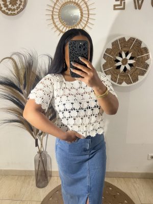 Top en crochet fleuri