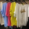 Blouse à manches courtes et fleur doré