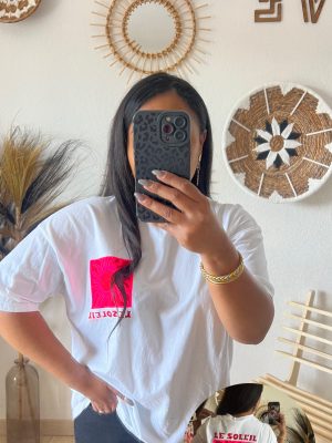 T-shirt “Le Soleil” – Blanc & Rose Fluo