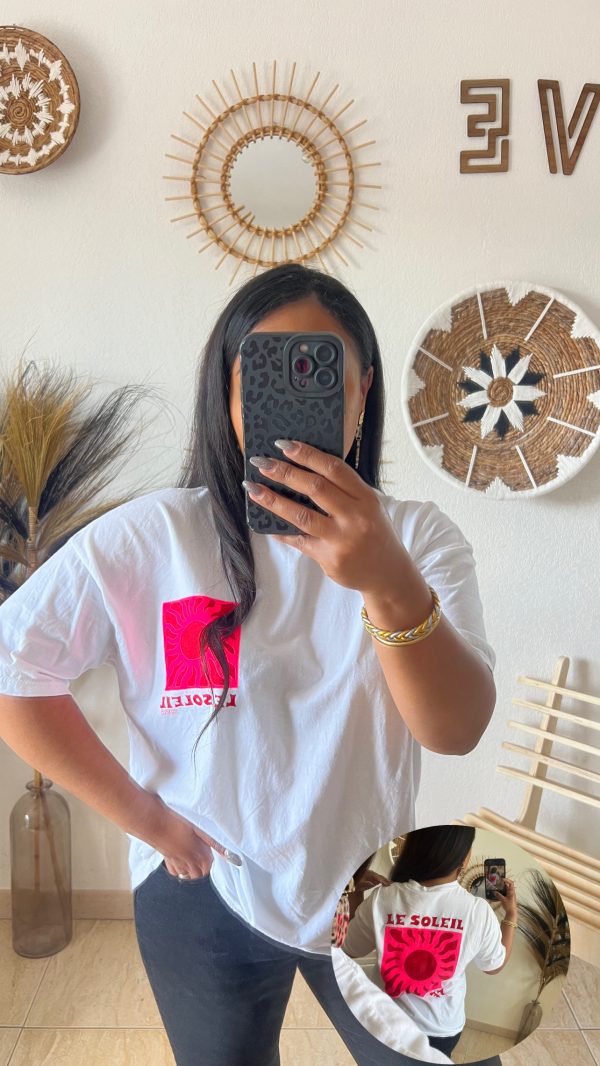 T-shirt “Le Soleil” – Blanc & Rose Fluo