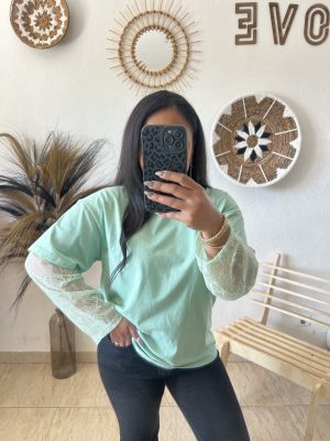 Haut vert en coton et Détail Dentelle