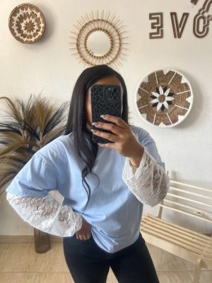 Haut Bleu en coton et Détail Dentelle