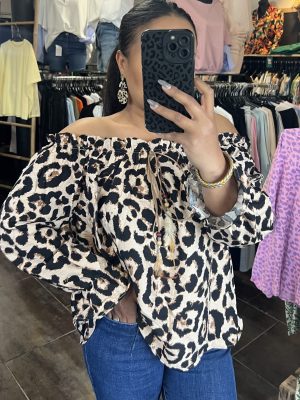 Blouse imprimé léopard épaules dénudées