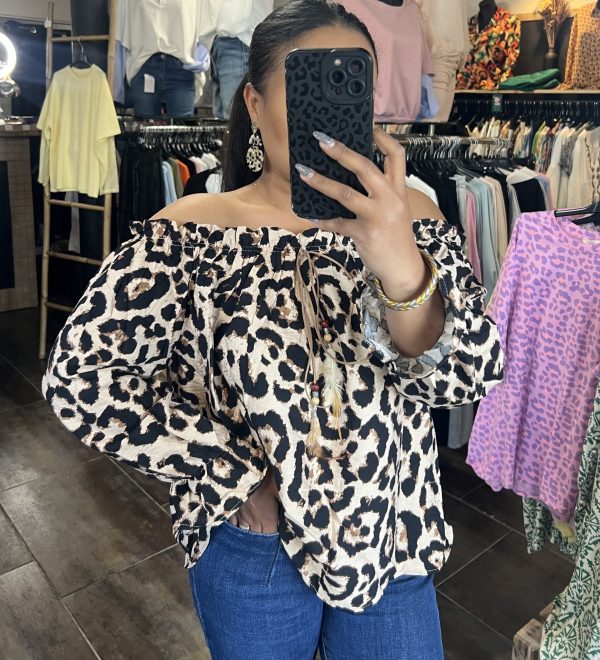 Blouse imprimé léopard épaules dénudées
