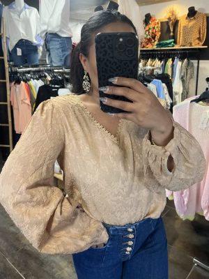 Blouse Camel en  dentelle florale