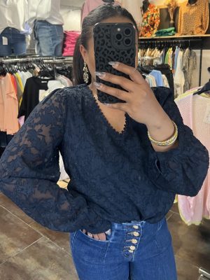 Blouse bleu marine  en  dentelle florale