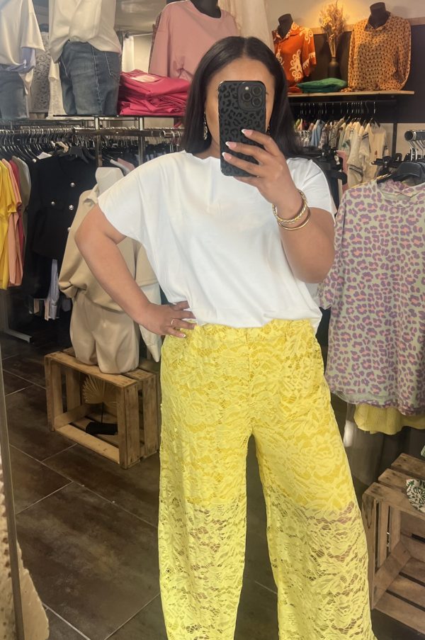 Pantalon large en dentelle jaune