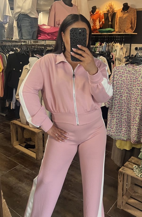 Ensemble de sport rose à bandes blanches