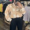 Chemise Camel à broderies blanches